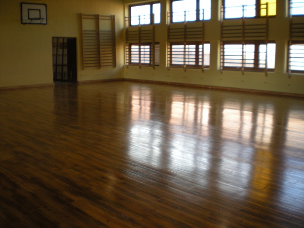 Interior del Gimnasio del CP Jos Ramn Villa - As esta quedando una vez barnizado.